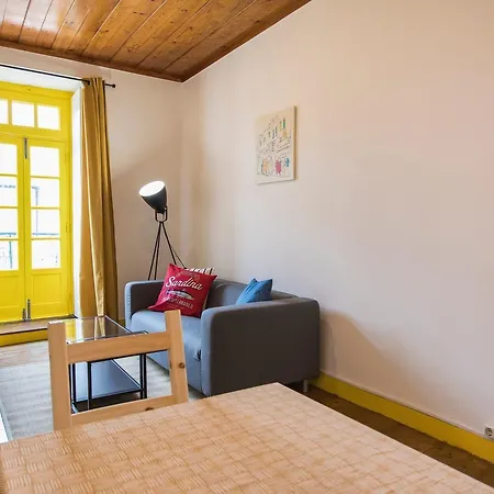 Διαμέρισμα Typical Madragoa Flat *